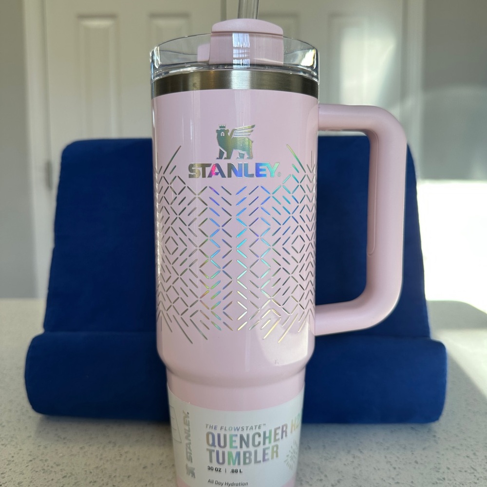 NWT Stanley Quencher H2.0 FlowState Tumbler with Straw 30oz. PINK ICICLE GLOSS